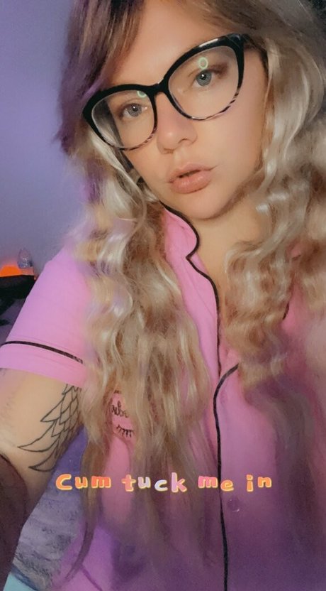 theamputeebitch star high quality images