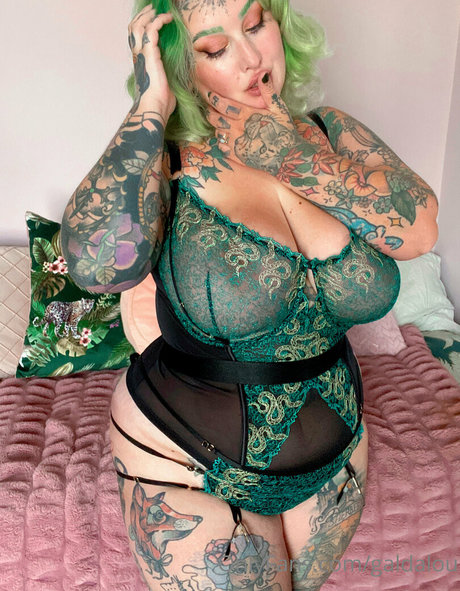 GaldaLou star erotic photos