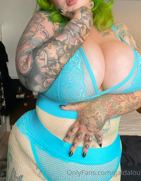 GaldaLou model top img