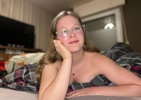 julix may actress img