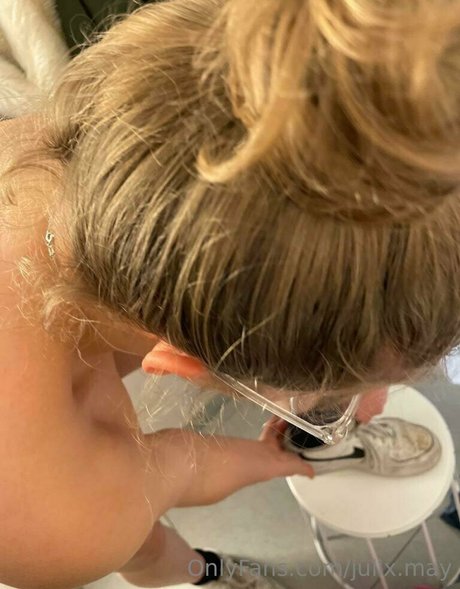 julix may model sexy pic