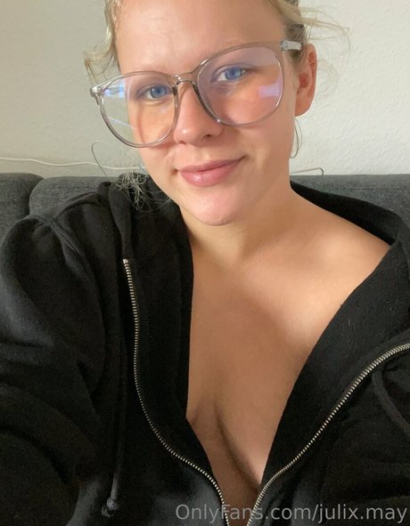 julix may top star pic