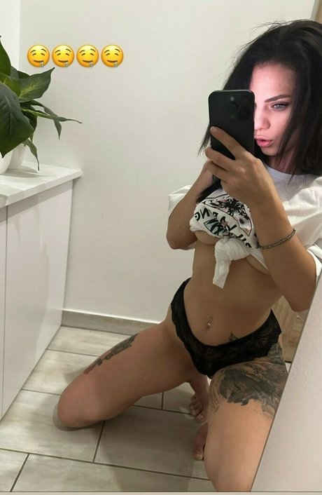 benekittii21 star erotic galleries