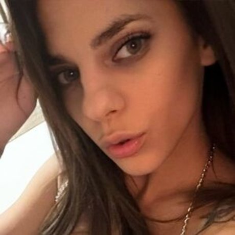 benekittii21 pornographic star img