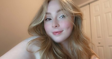 Shy Trans sexy model archive