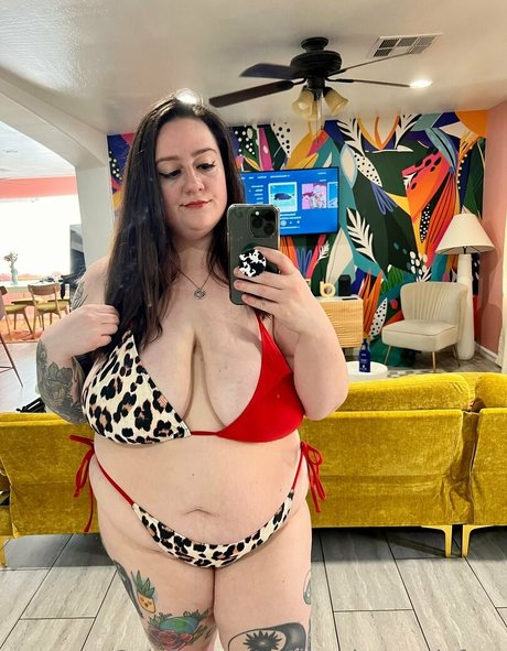 naughtynyxiefree model high quality photos