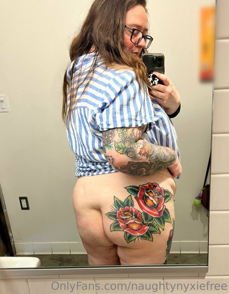 naughtynyxiefree nude model photo