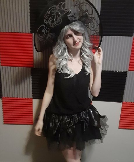 asian blonde onlyfans naked image