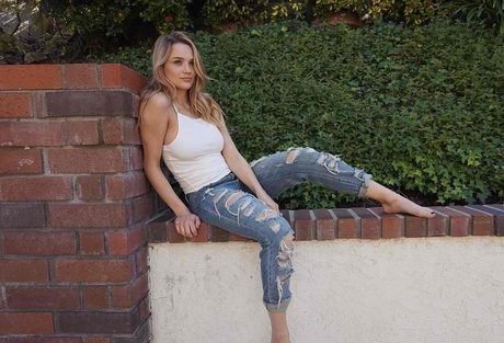 Hunter King exclusive model pics
