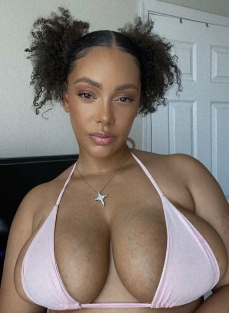 famousaria hd actress img