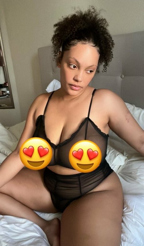 famousaria perfect pornstar archive