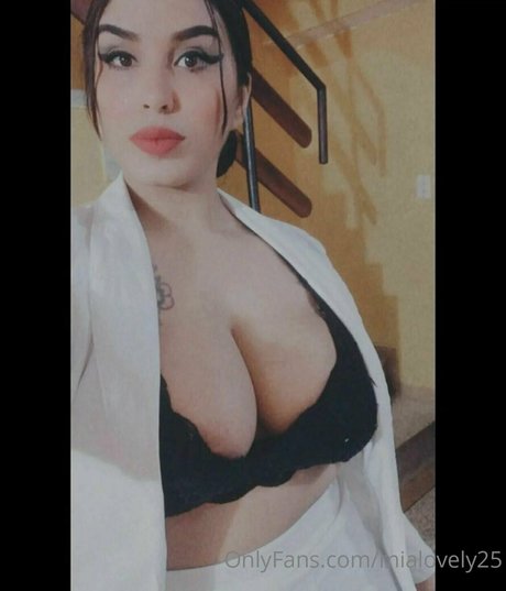 mialovely25 pornstar nude photos