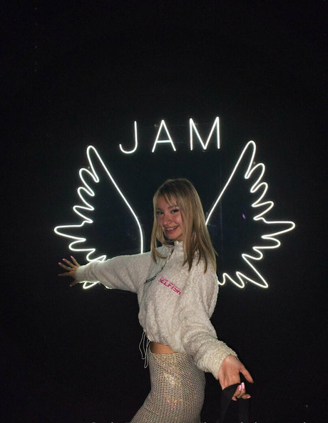 kayciebrowning nice model photo