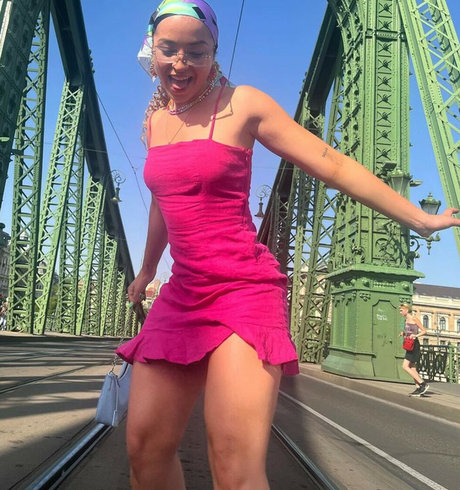 Ella Eyre hot model pics