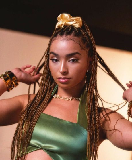 Ella Eyre star adult photo