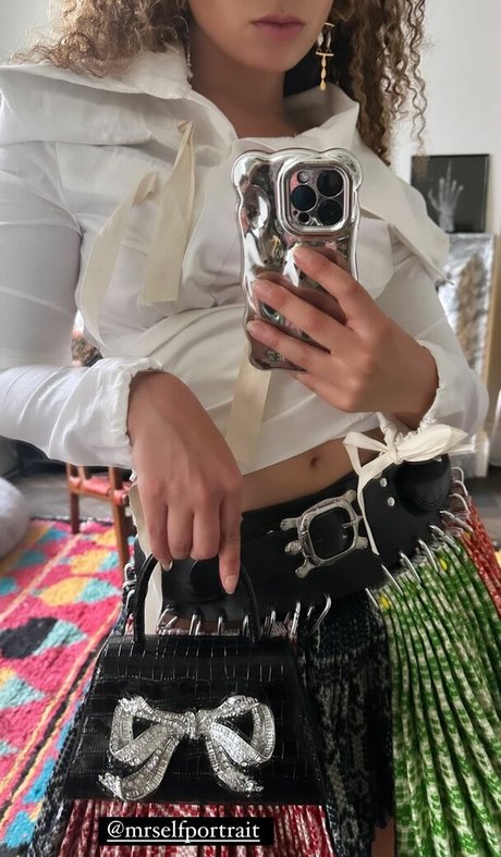 Ella Eyre model naked pics