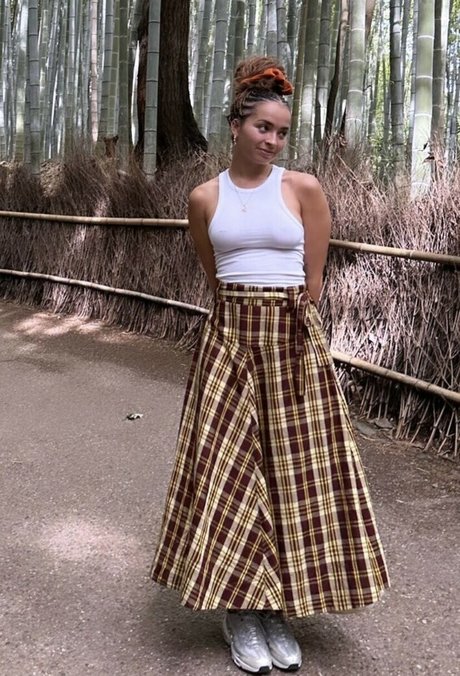 Ella Eyre erotic pornstar gallery