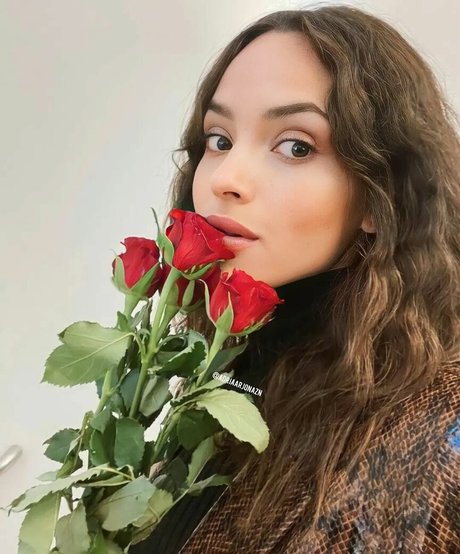 Adria Arjona model top pictures