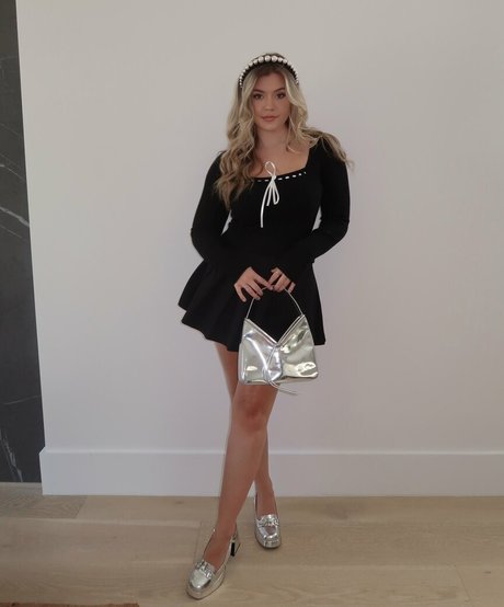 BrookeAB model nudes pic