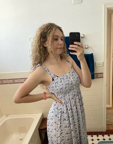 RoxyTall art model images