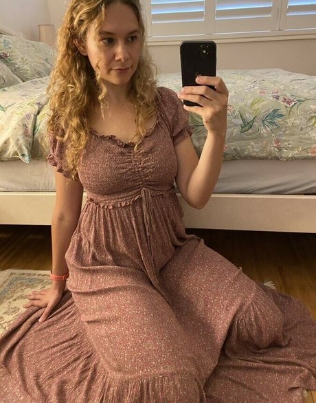 RoxyTall model nude gallery