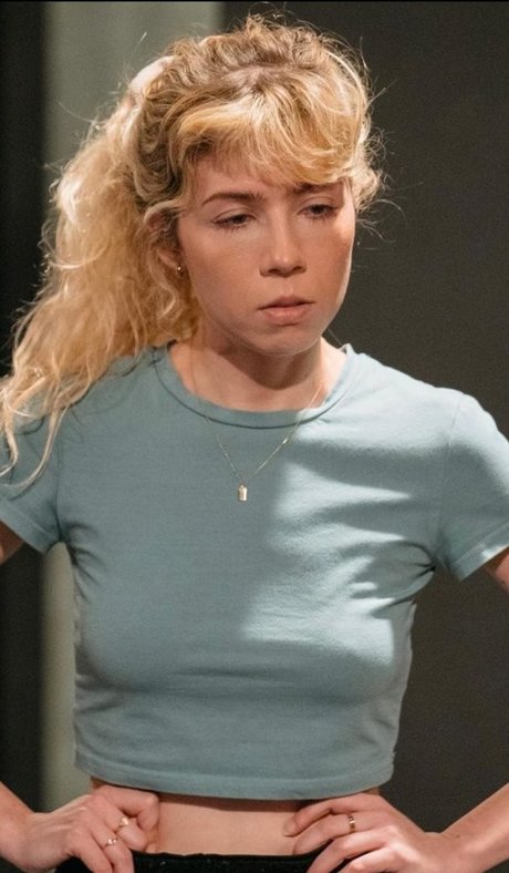 Jennette McCurdy sexy pornstar pictures
