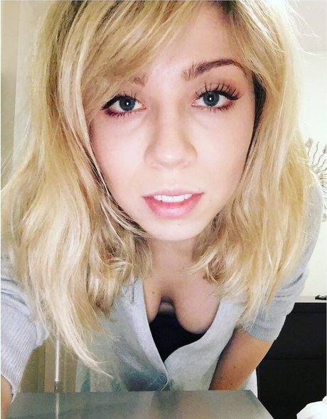 Jennette McCurdy art actress pic