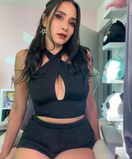 Milynn Sarley beautiful model images