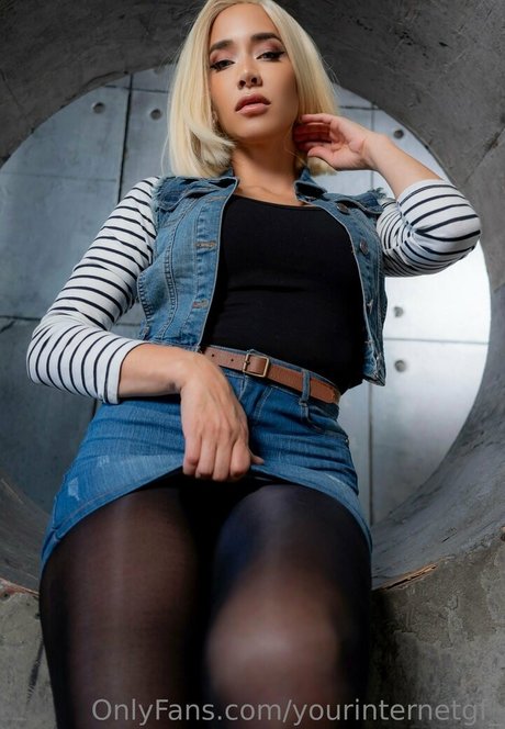 Milynn Sarley model pornographic photos