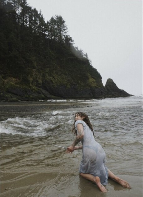 Acacia Kersey model erotic photo