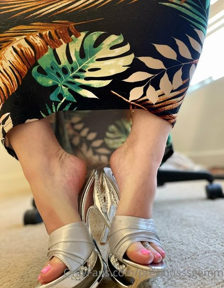 preciousssgemm model hot images