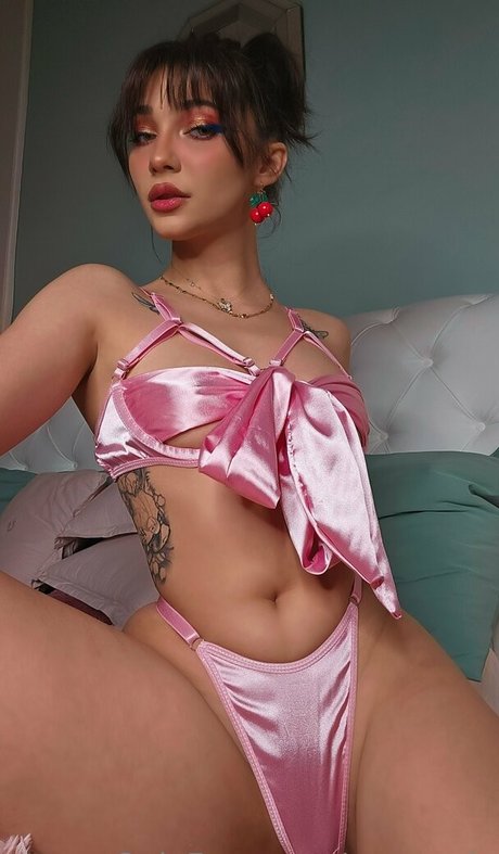 averymia nudes actress galleries