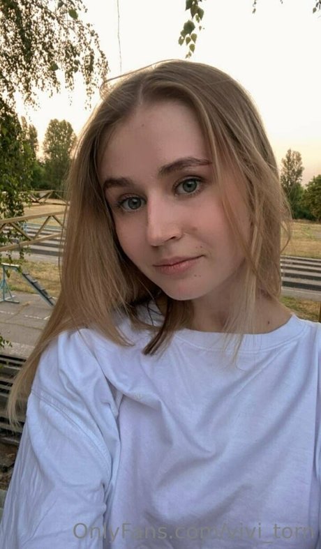 vivi torn nudes model pics