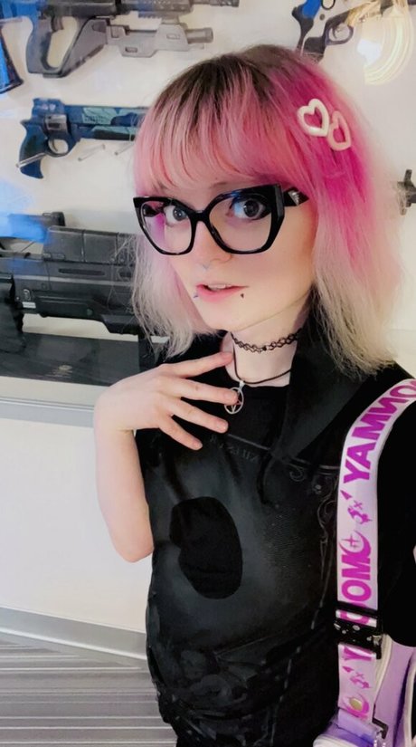 Ninehydras xxx pornstar img