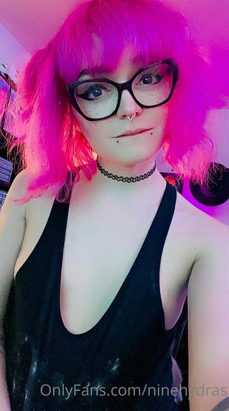 Ninehydras erotic actress img