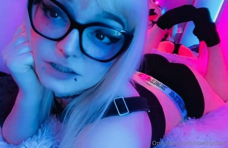 Ninehydras hot star gallery