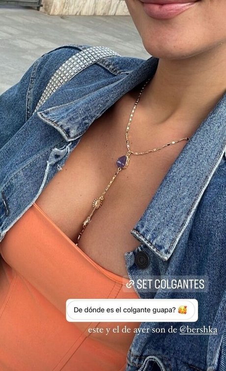 petite girls onlyfans top pictures