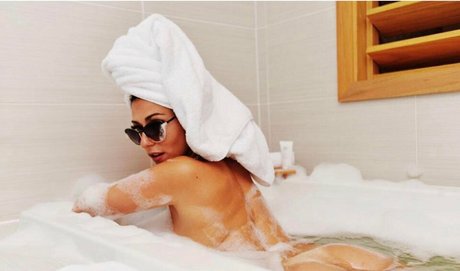 thigh high boots onlyfans nude pic