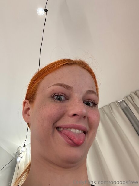 oooopsfree nudes actress photo