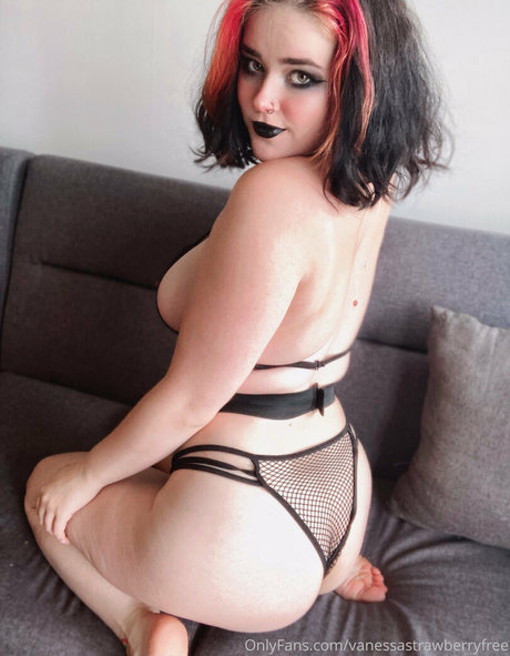 vanessastrawberryfree art model photos