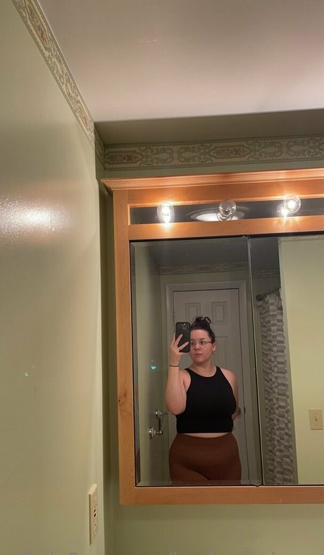 lowkeybabyyy star exclusive picture