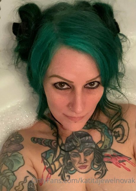 katitajewelnovak model erotic photo