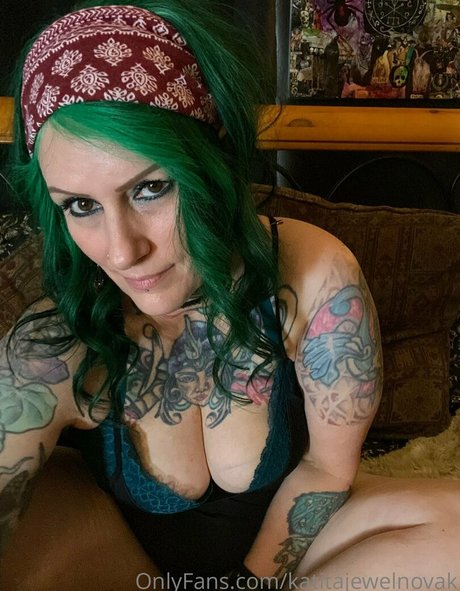 katitajewelnovak pretty actress pic