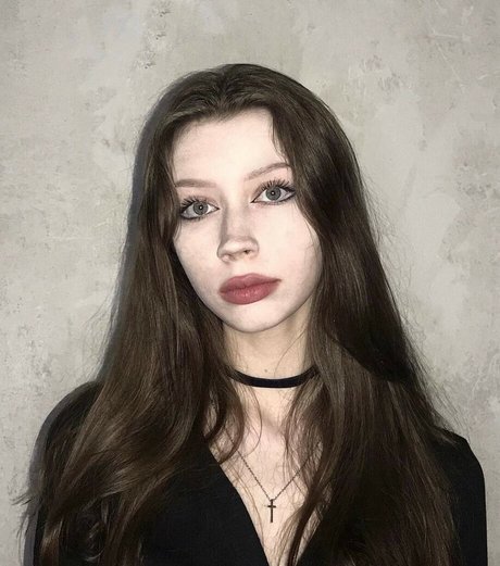 poisonn girl art star archive