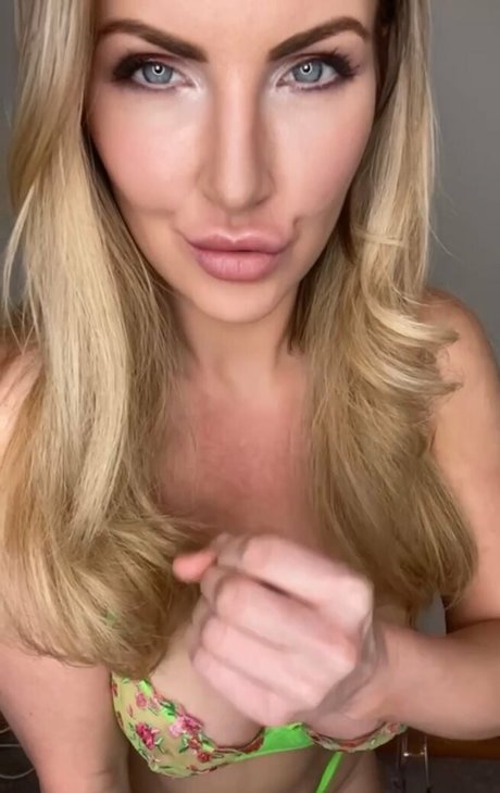 stepmomgeorgie naked actress gallery