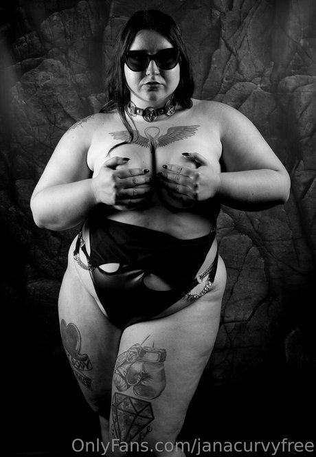janacurvyfree erotic star gallery