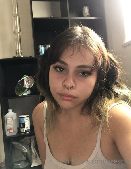 scabbee model hot images