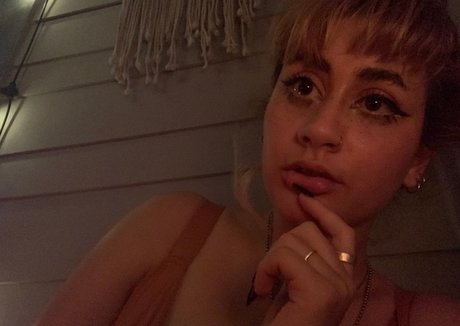 Oatmilkmommy star adult photo