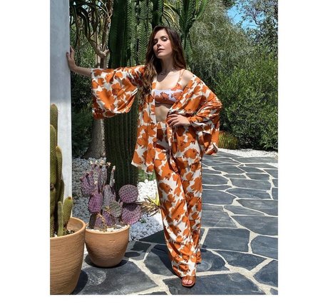 Sophia Bush pretty star photos