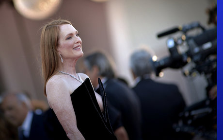 Julianne Moore model nice picture